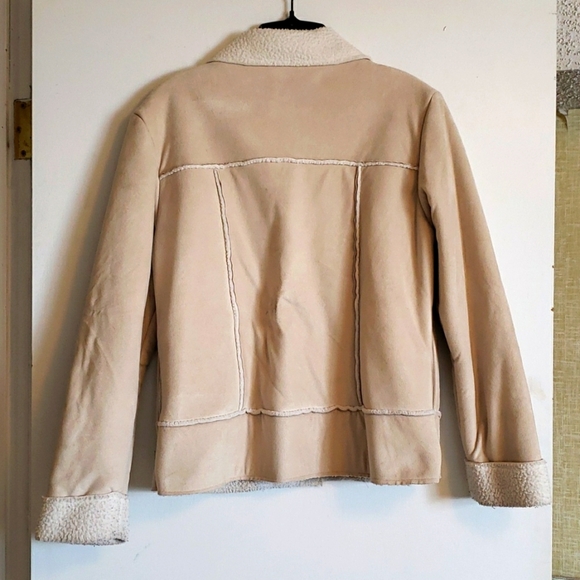 Cream colored Jacket with embroidered flowers down front. - Picture 3 of 4